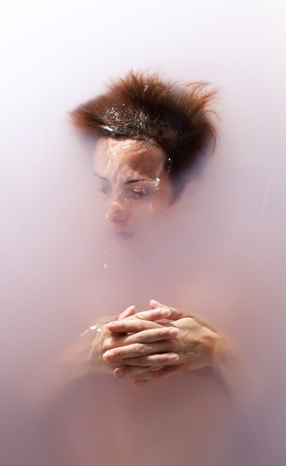 Ramona Zordini - Changing Time - Fotografie di corpi nudi nell'acqua