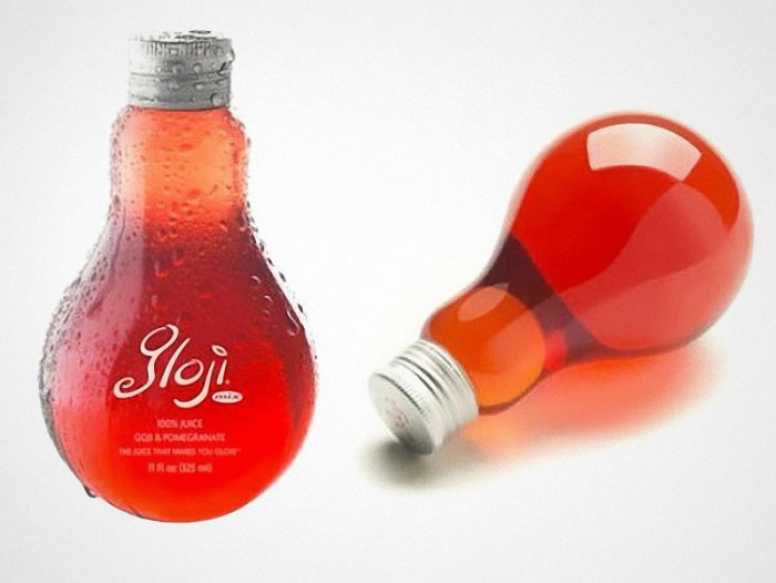 L'insolita bottiglia a forma di lampadina è un bel riferimento alle proprietà energetiche della bevanda